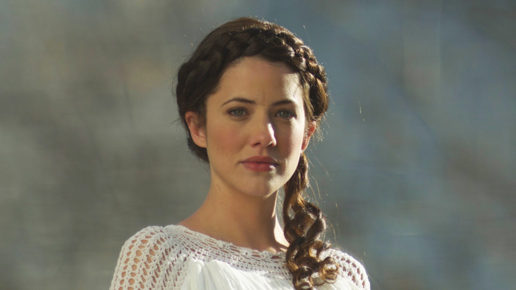 Julie Gonzalo