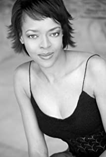 Lisa Romain